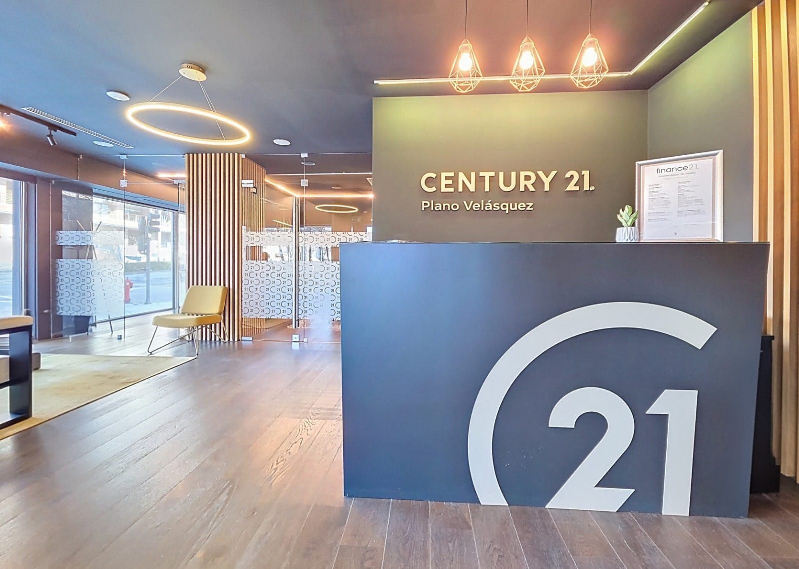 CENTURY 21 Plano Velásquez