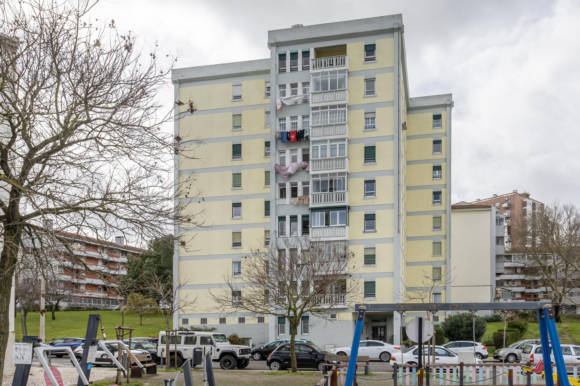 Apartamento T4 em Lisboa com Vista Panorâmica e Acessibilidade - Image 40