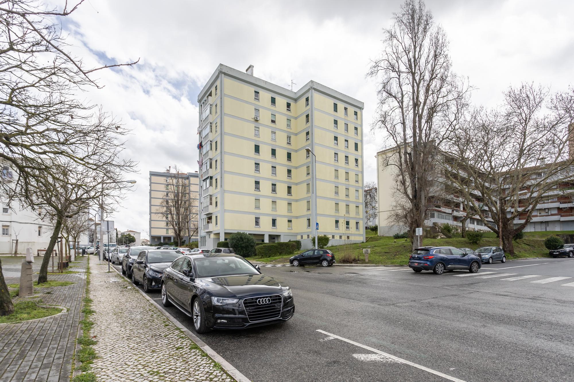 Apartamento T4 em Lisboa com Vista Panorâmica e Acessibilidade - Image 43