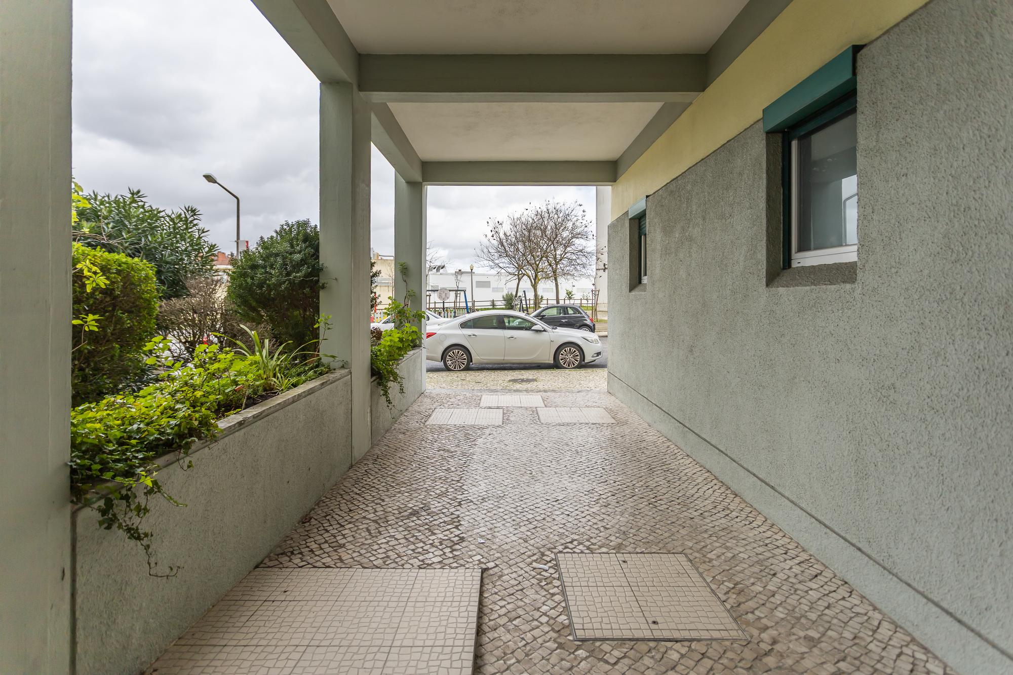 Apartamento T4 em Lisboa com Vista Panorâmica e Acessibilidade - Image 39