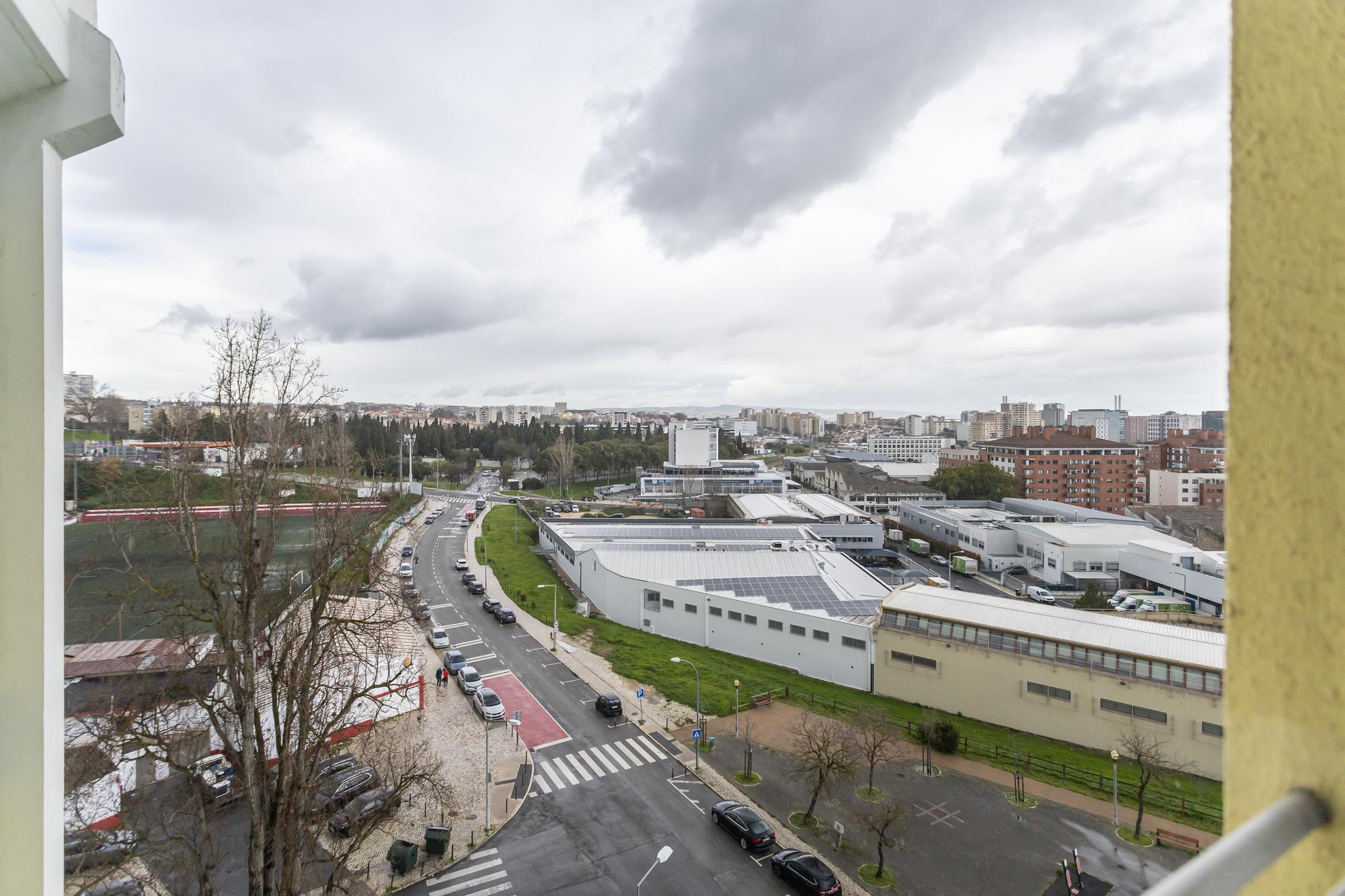 Apartamento T4 em Lisboa com Vista Panorâmica e Acessibilidade - Image 54