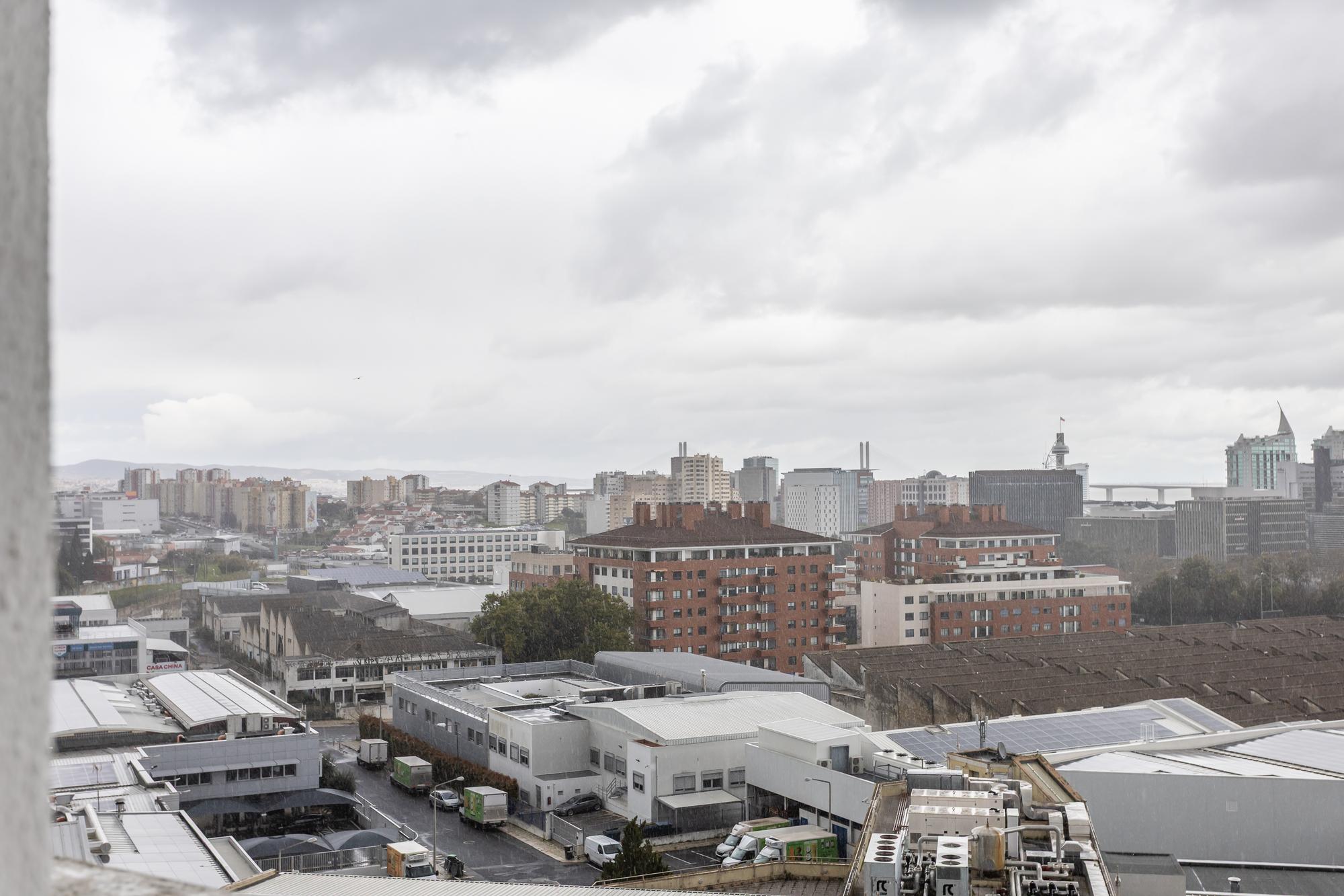 Apartamento T4 em Lisboa com Vista Panorâmica e Acessibilidade - Image 49