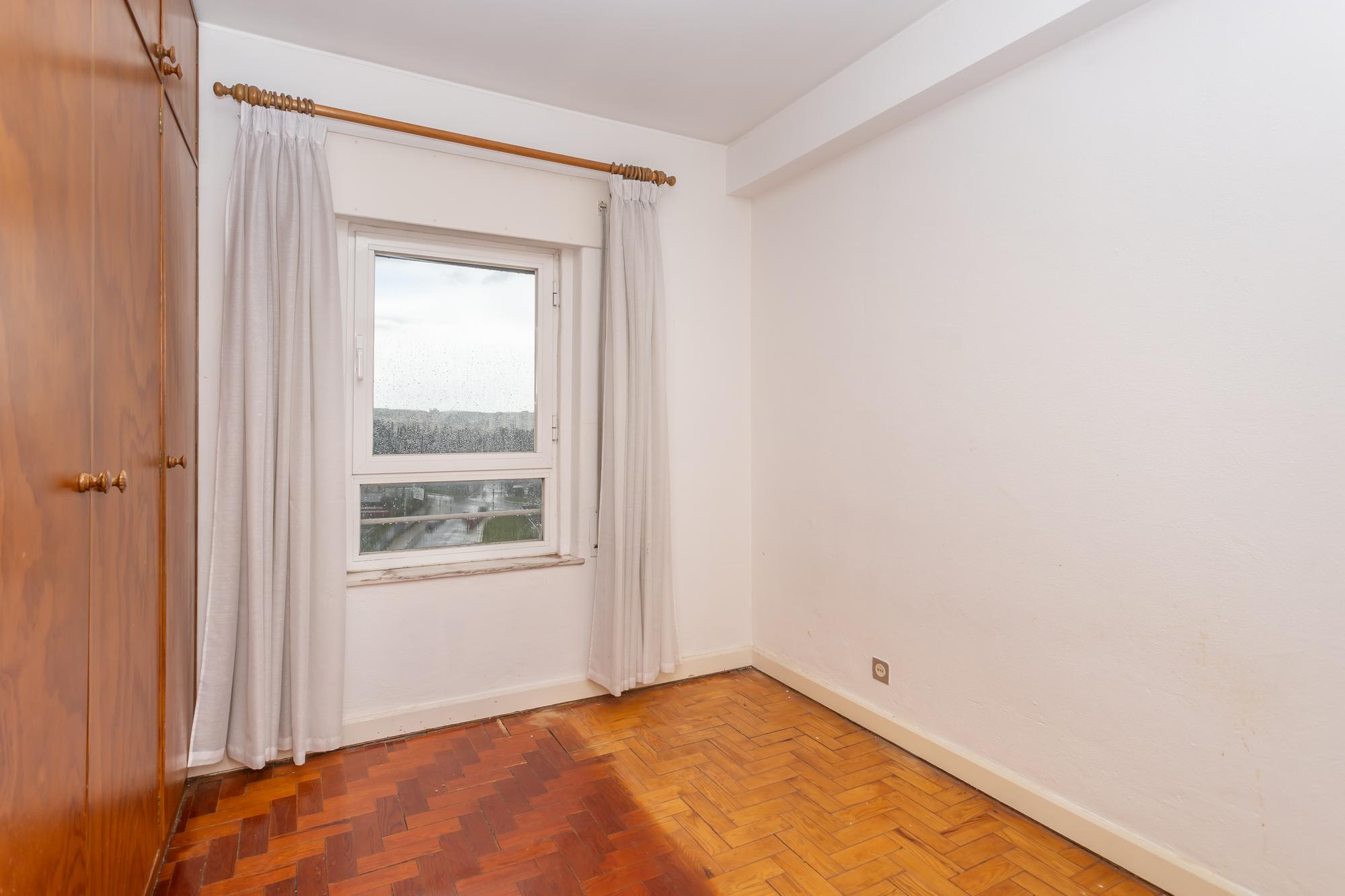 Apartamento T4 em Lisboa com Vista Panorâmica e Acessibilidade - Image 29