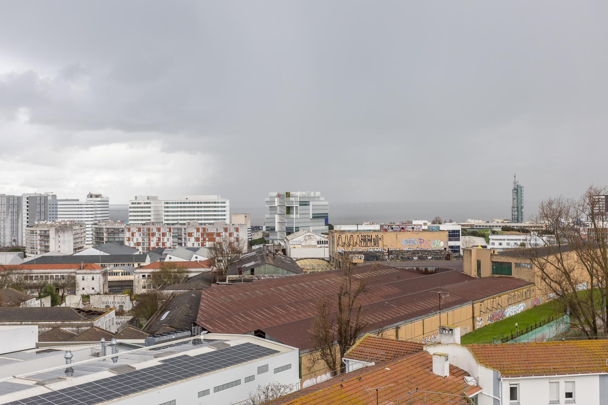 Apartamento T4 em Lisboa com Vista Panorâmica e Acessibilidade - Image 51