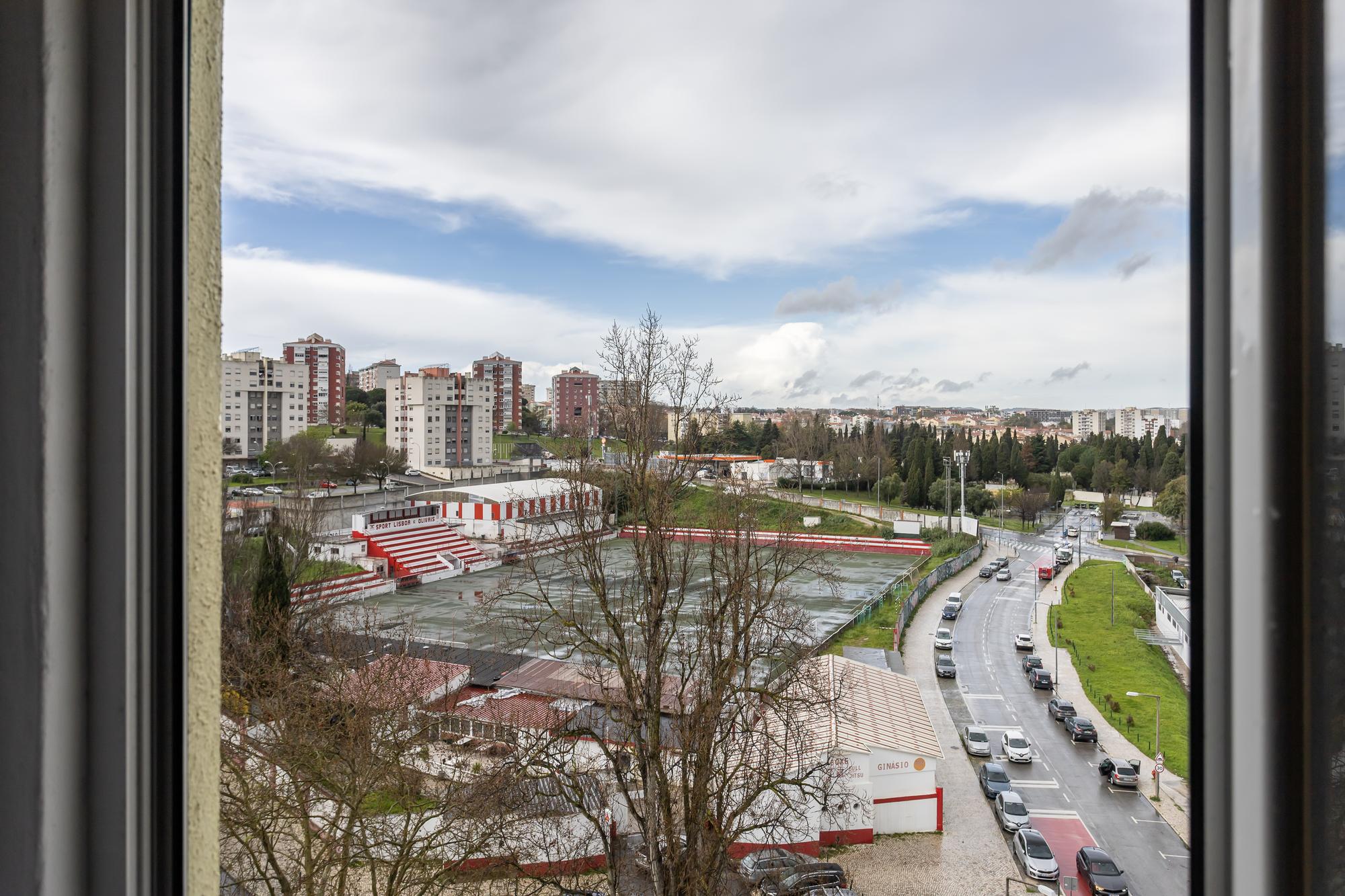 Apartamento T4 em Lisboa com Vista Panorâmica e Acessibilidade - Image 45