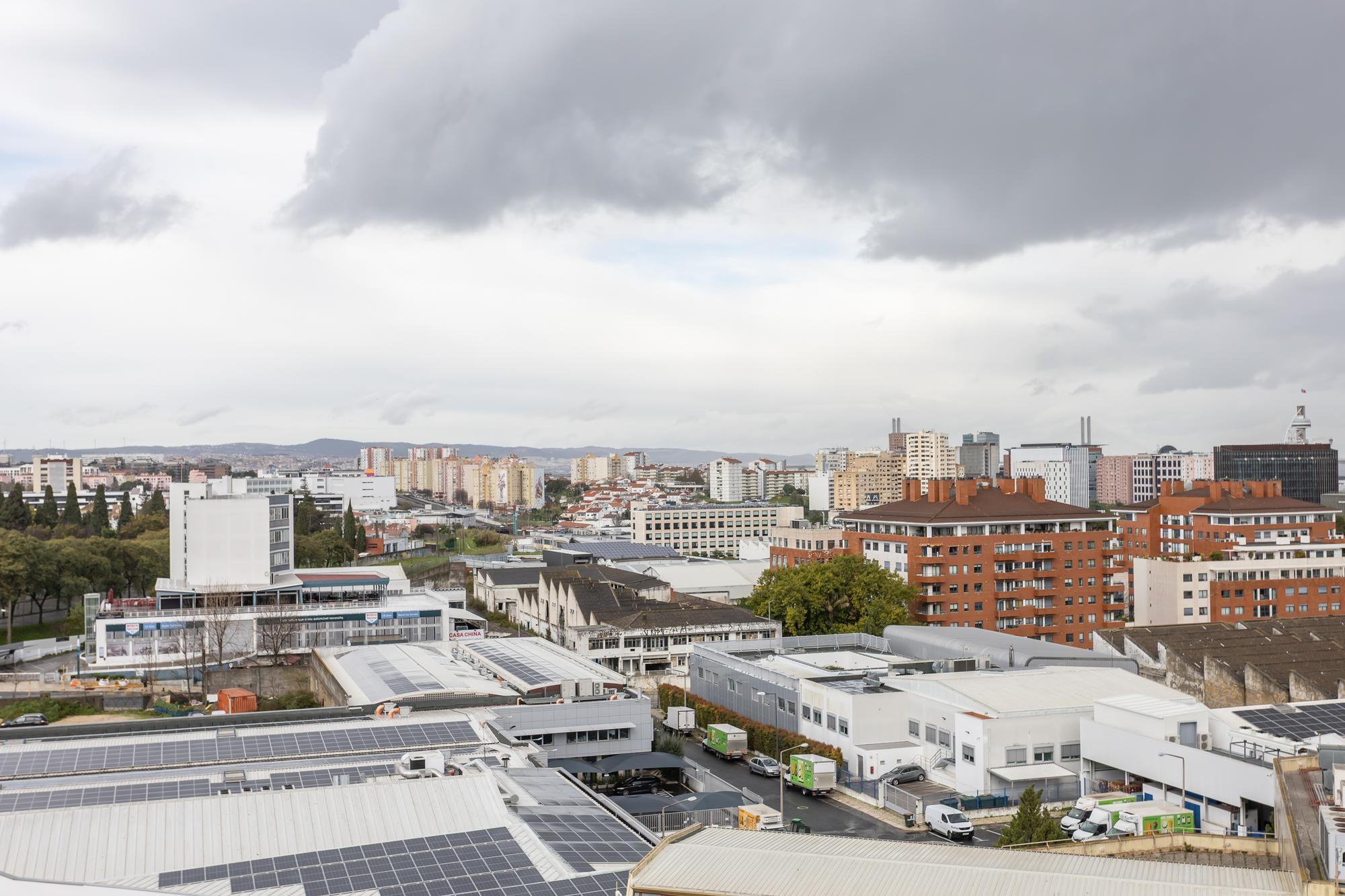 Apartamento T4 em Lisboa com Vista Panorâmica e Acessibilidade - Image 47