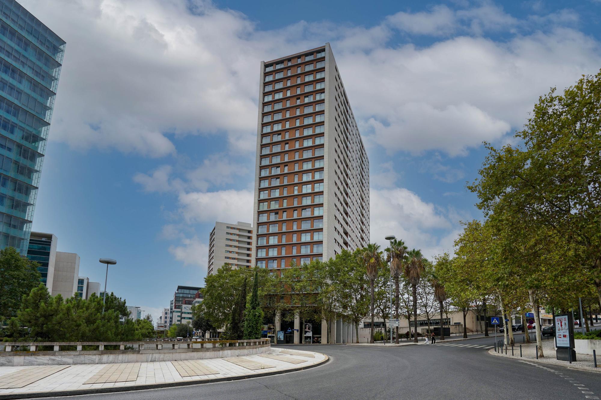 Apartamento T3 para Venda - Edifício Panoramic - Parque das Nações, Expo Norte - Image 1